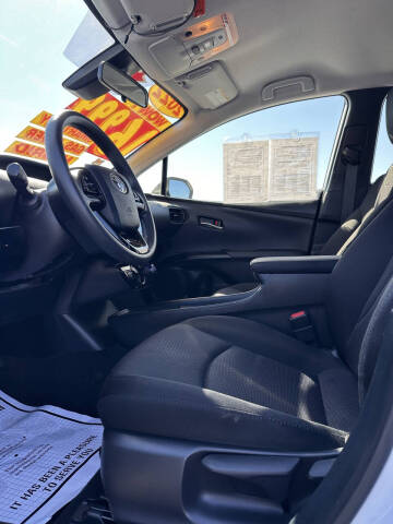 2022 Toyota Prius LE