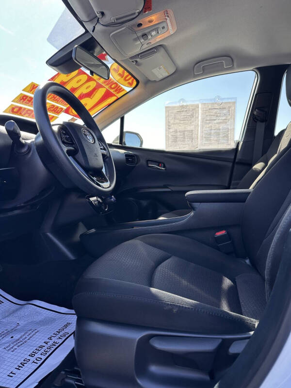 2022 Toyota Prius LE