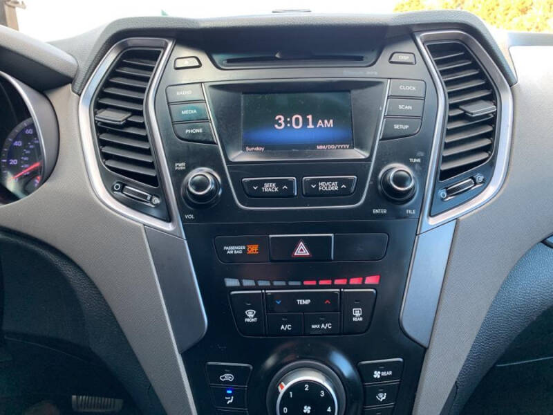 2016 Hyundai Santa Fe SE