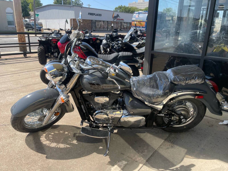 2025 Suzuki C50 (VL800)