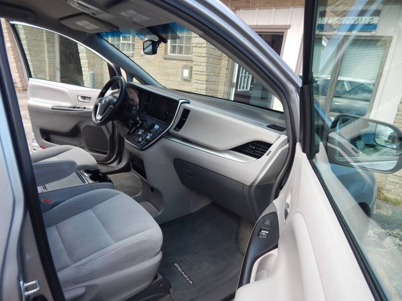 2017 Toyota Sienna LE 8-Passenger