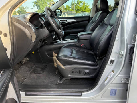 2017 Nissan Pathfinder SL