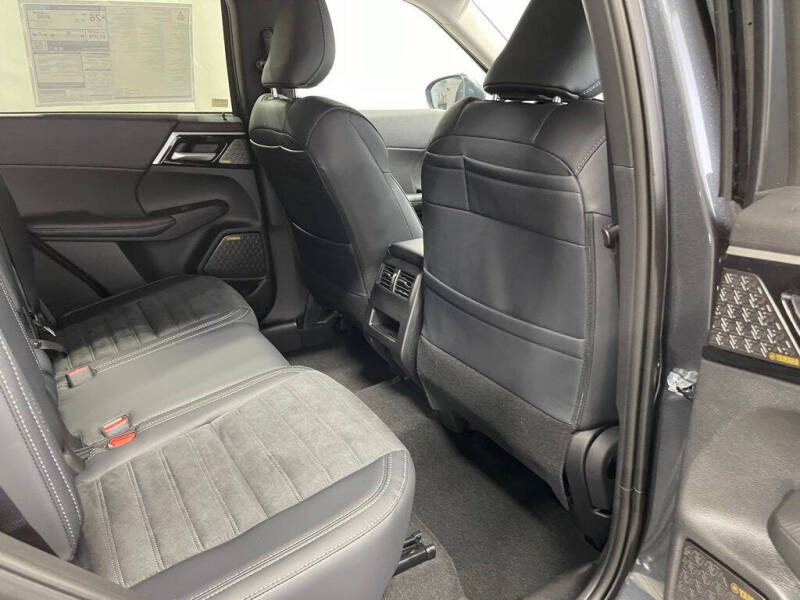 2025 Mitsubishi Outlander SE