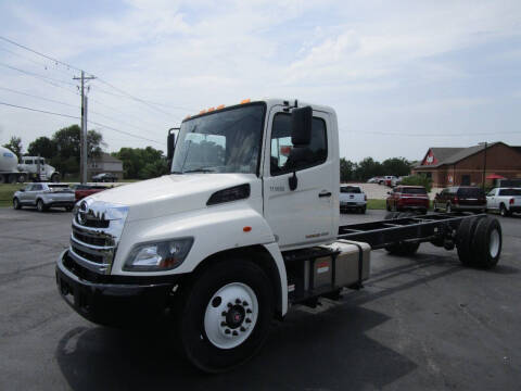 2015 Hino 258A for sale at JON DELLINGER AUTOMOTIVE in Springdale AR