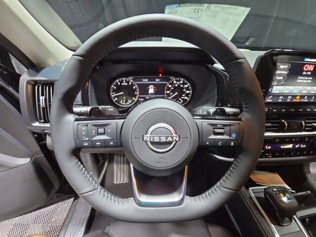 2025 Nissan Pathfinder SL