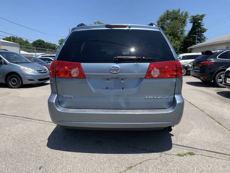 2007 Toyota Sienna LE 8-Passenger