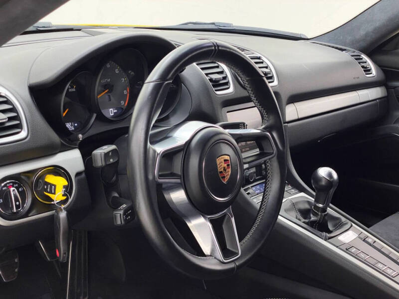 2016 Porsche Cayman GT4