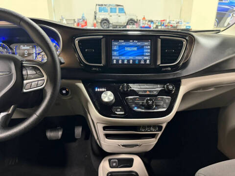 2021 Chrysler Voyager L