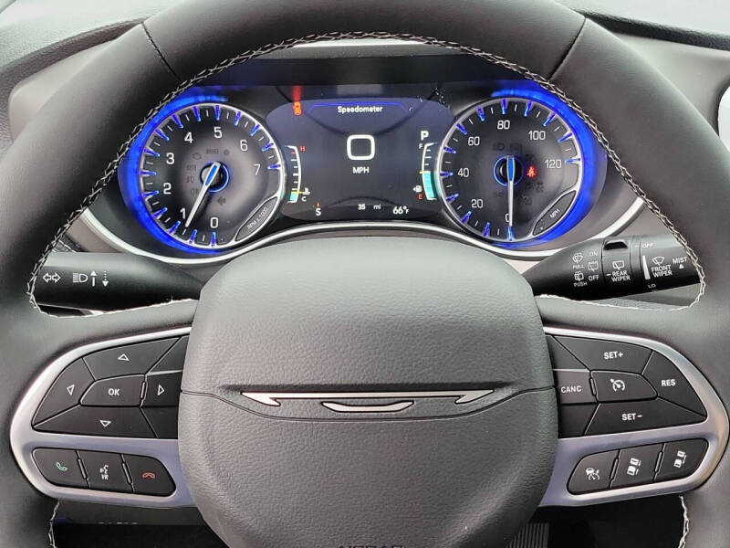 2027 Chrysler Pacifica Select