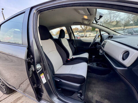 2013 Toyota Yaris 5-Door LE