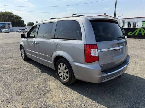 2013 Chrysler Town and Country Touring