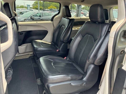 2017 Chrysler Pacifica Hybrid Premium