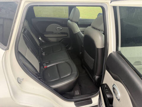 2015 Kia Soul +