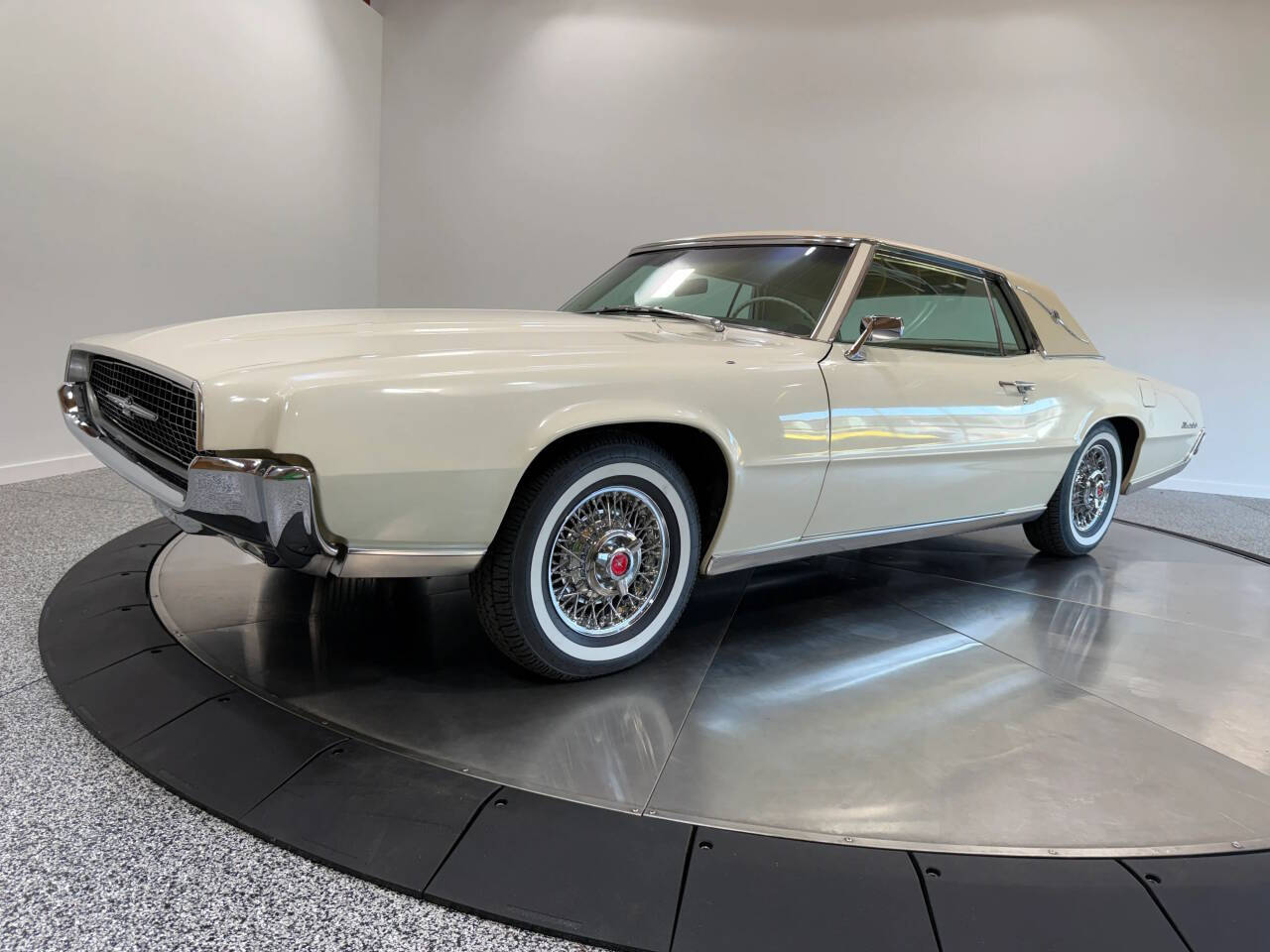 1967 Ford Thunderbird 8
