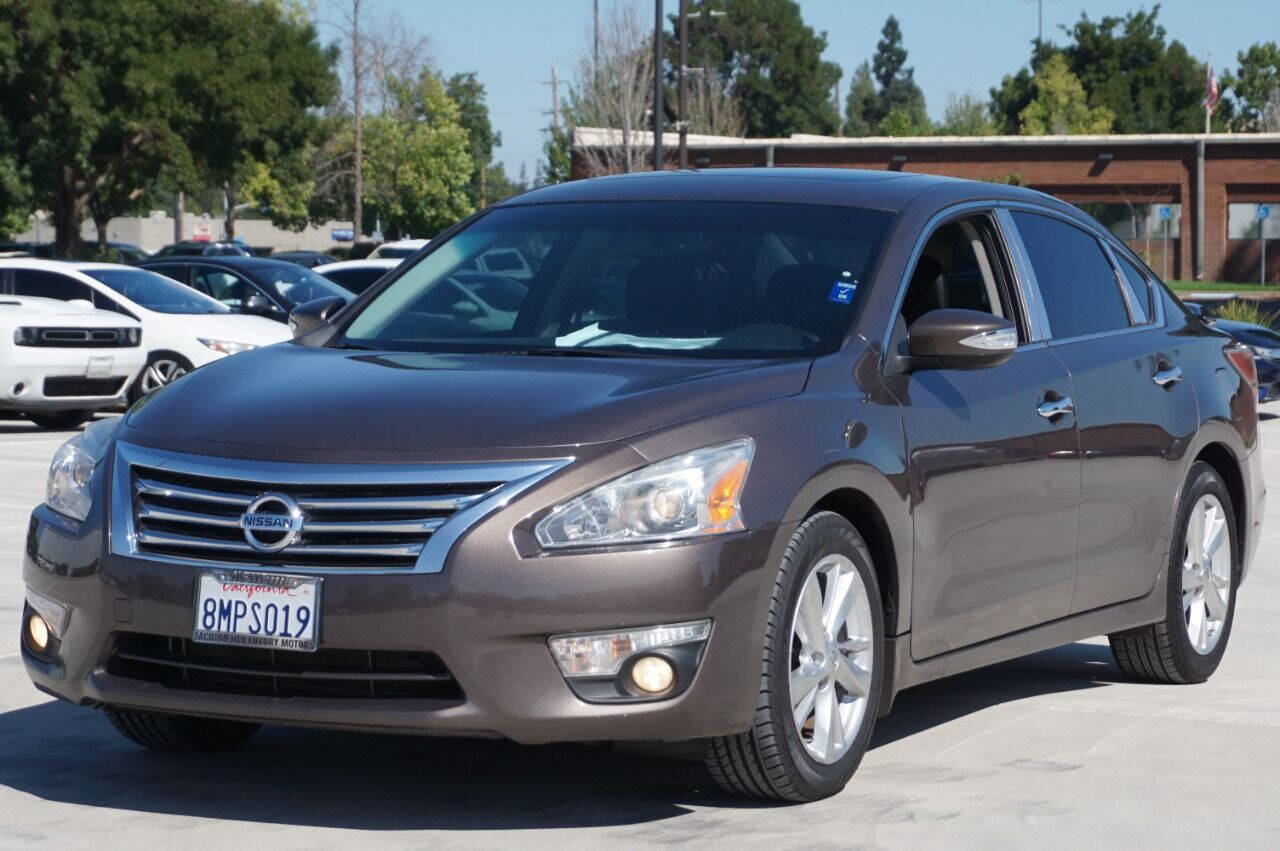 2015 brown nissan altima