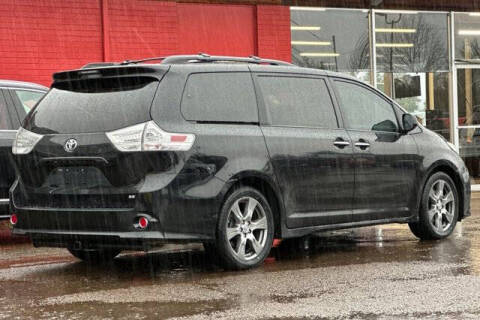 2017 Toyota Sienna SE Premium 8-Passenger