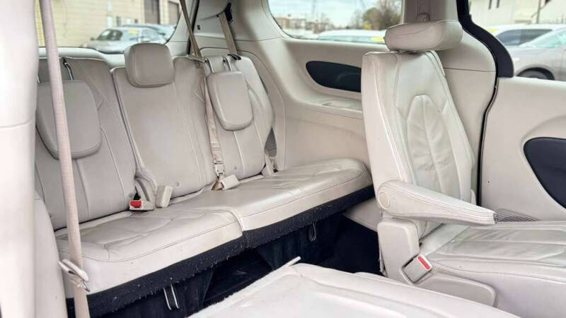 2017 Chrysler Pacifica Touring-L