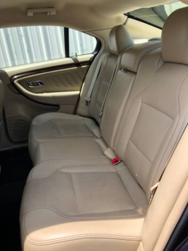 2017 Ford Taurus Limited