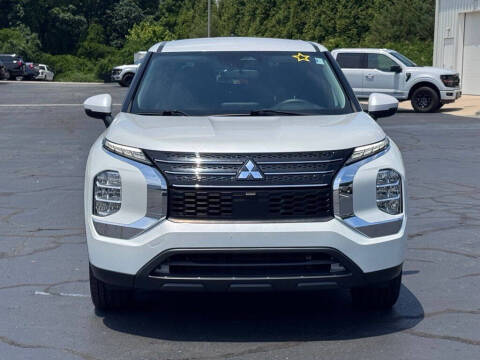 2022 Mitsubishi Outlander ES