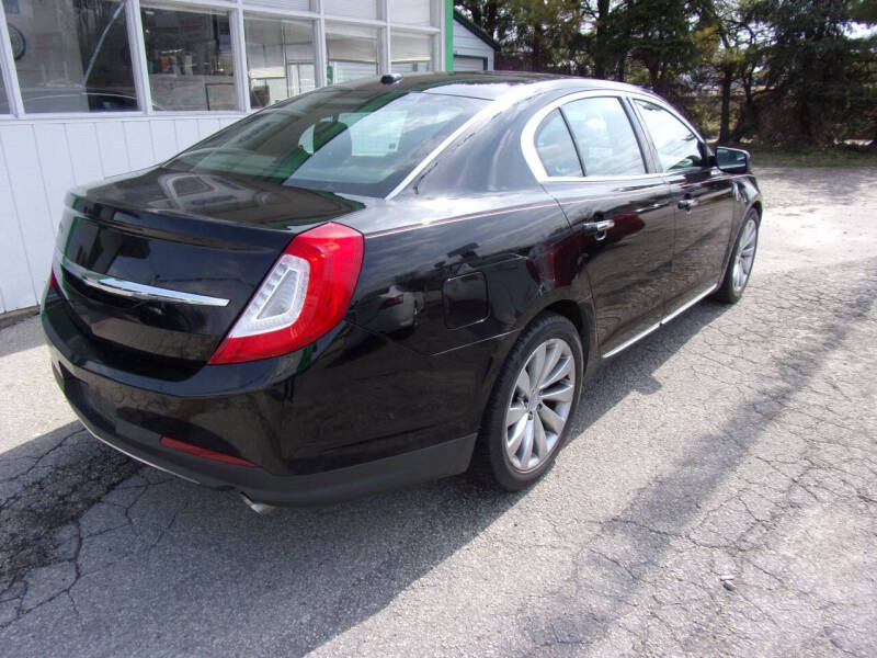 2016 Lincoln MKS
