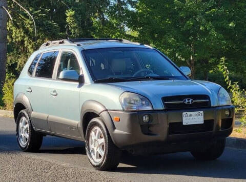 2005 Hyundai Tucson for sale at CLEAR CHOICE AUTOMOTIVE in Milwaukie OR