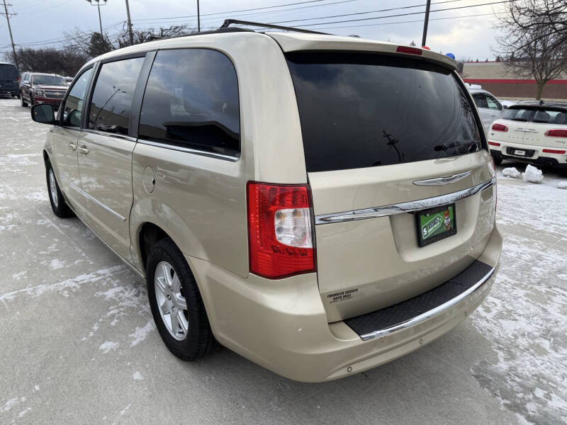 2012 Chrysler Town and Country Touring
