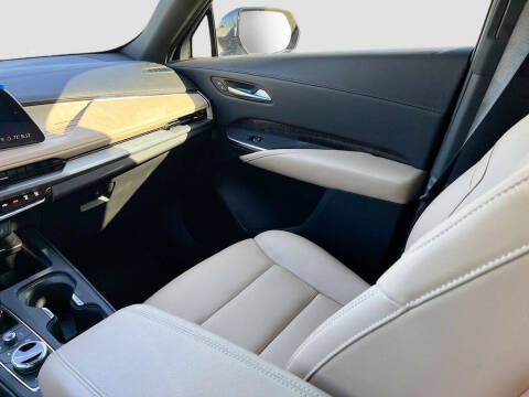 2024 Cadillac XT4 Premium Luxury