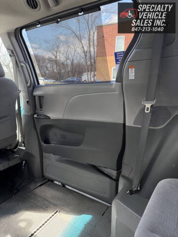 2017 Toyota Sienna LE Mobility 7-Passenger