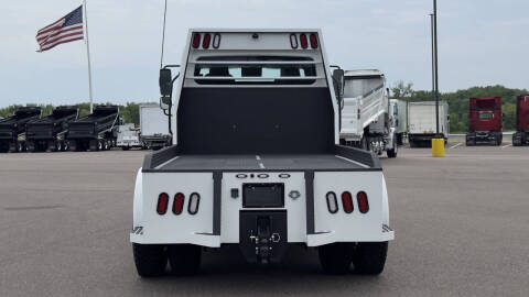 2025 Freightliner M2 106