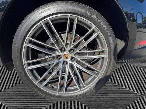 2023 Porsche Macan T