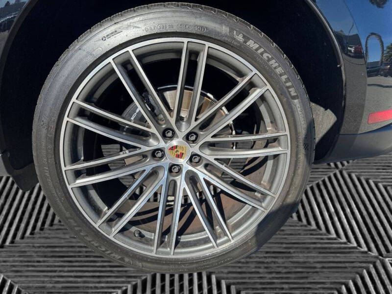 2023 Porsche Macan T