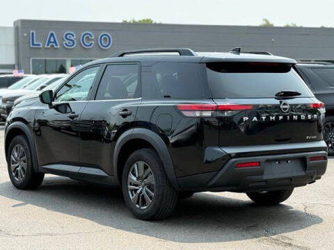 2022 Nissan Pathfinder SV