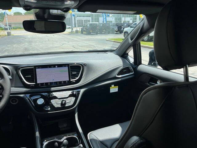 2027 Chrysler Pacifica Limited