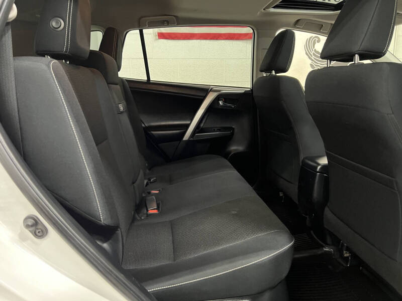 2017 Toyota RAV4 Hybrid XLE