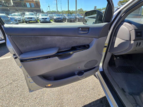 2004 Toyota Sienna LE 8 Passenger