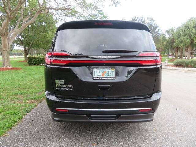 2022 Chrysler Pacifica Touring L