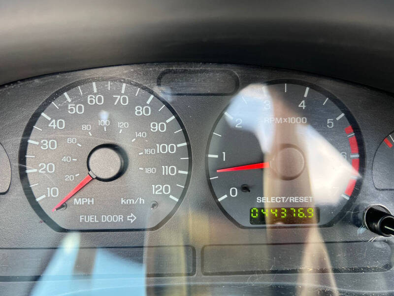 2004 Ford Mustang Deluxe