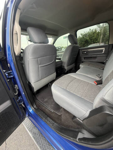 2017 RAM 1500 SLT