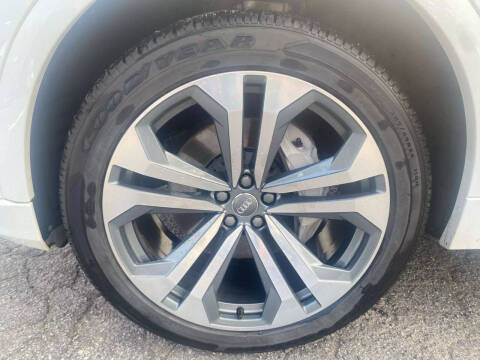 2019 Audi Q8 quattro Premium Plus 55 TFSI