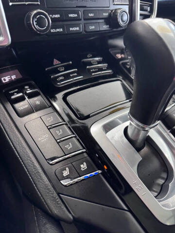 2018 Porsche Cayenne Platinum Edition