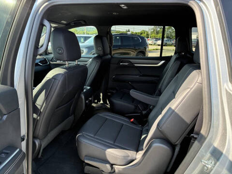 2025 GMC Acadia Elevation