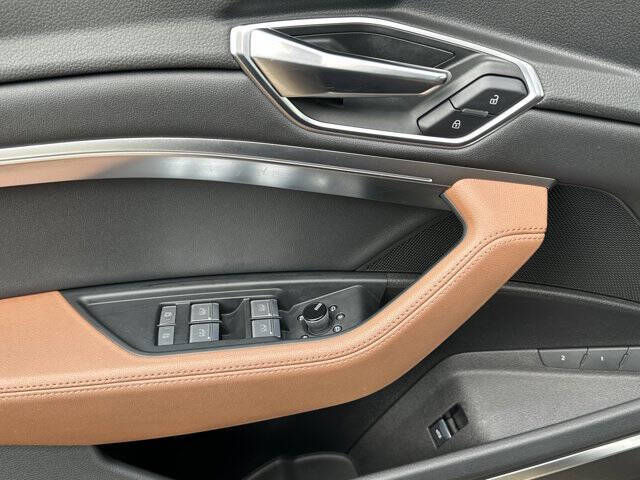 2022 Audi e-tron quattro Premium Plus