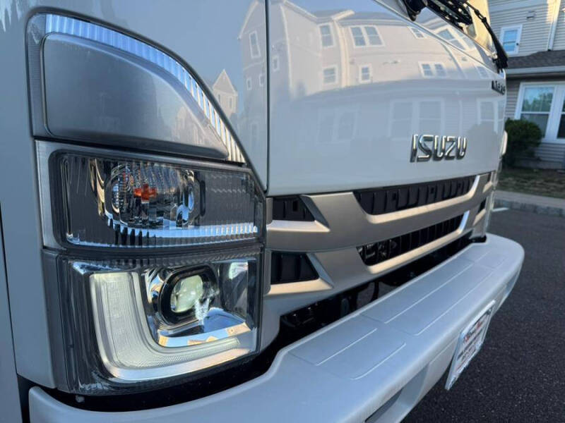 2024 Isuzu NPR-HD
