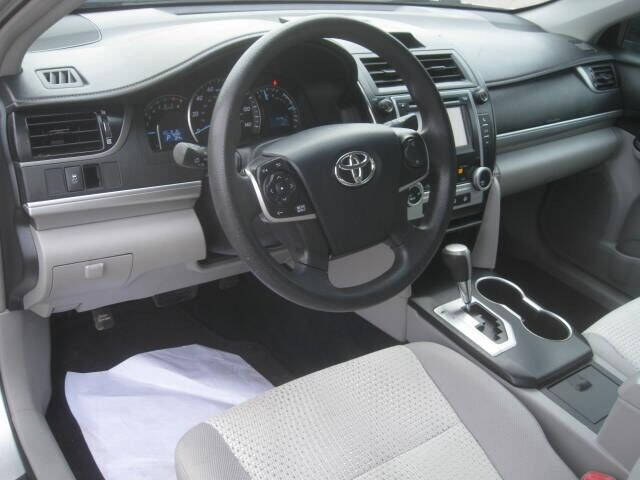 2013 Toyota Camry LE photo 8