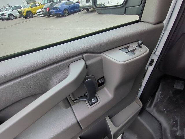 2025 Chevrolet Express 2500