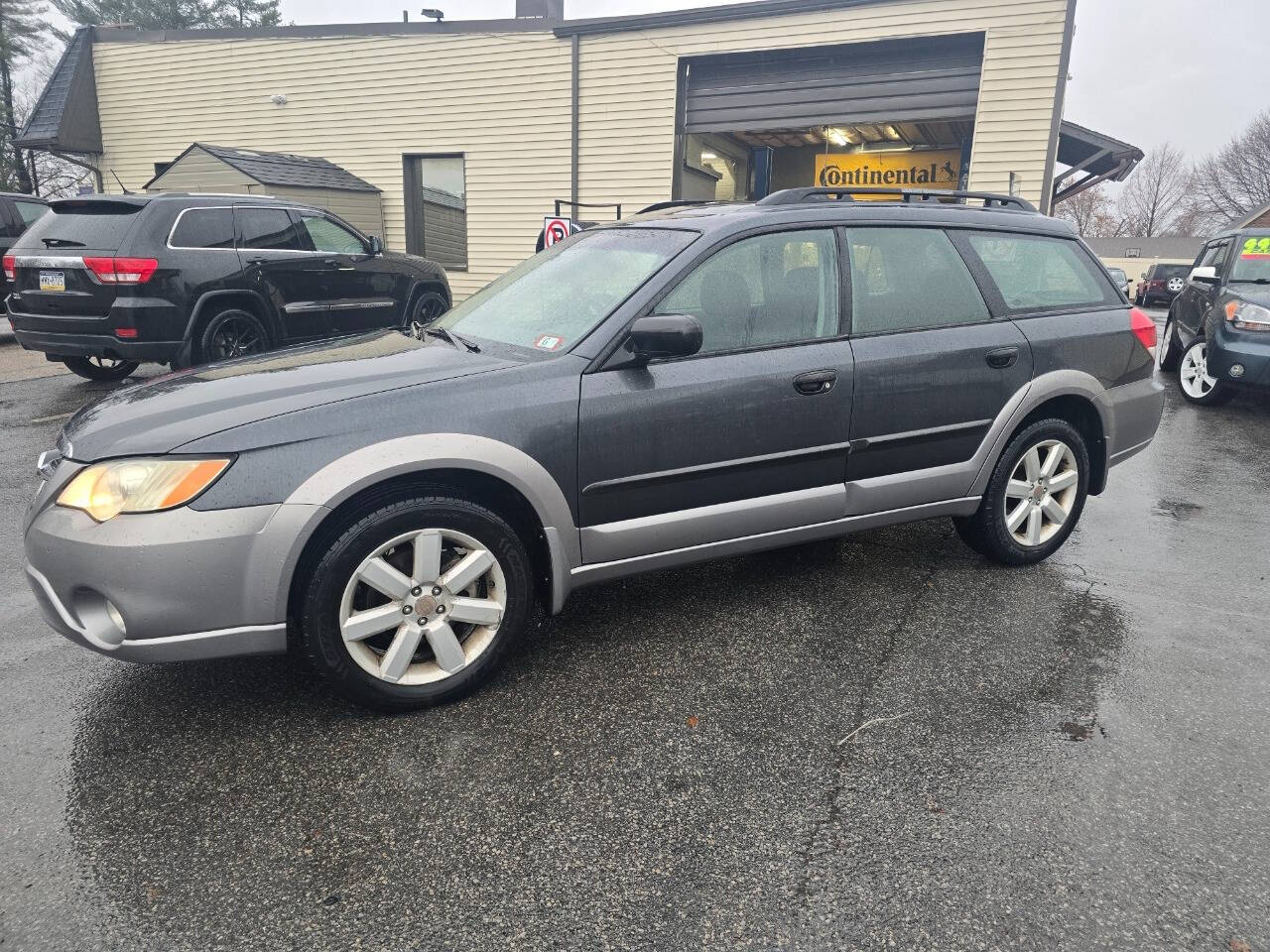 2009 Subaru Outback for sale at QUEENSGATE AUTO SALES in York, PA