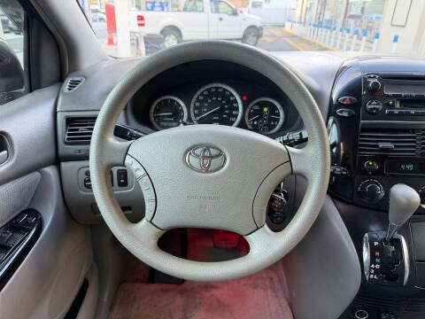 2005 Toyota Sienna