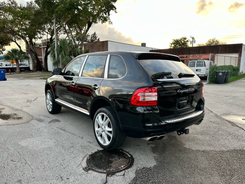 2004 Porsche Cayenne Turbo photo 24