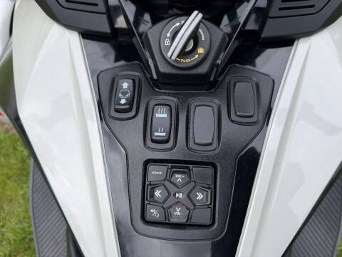 2021 Can-Am RT