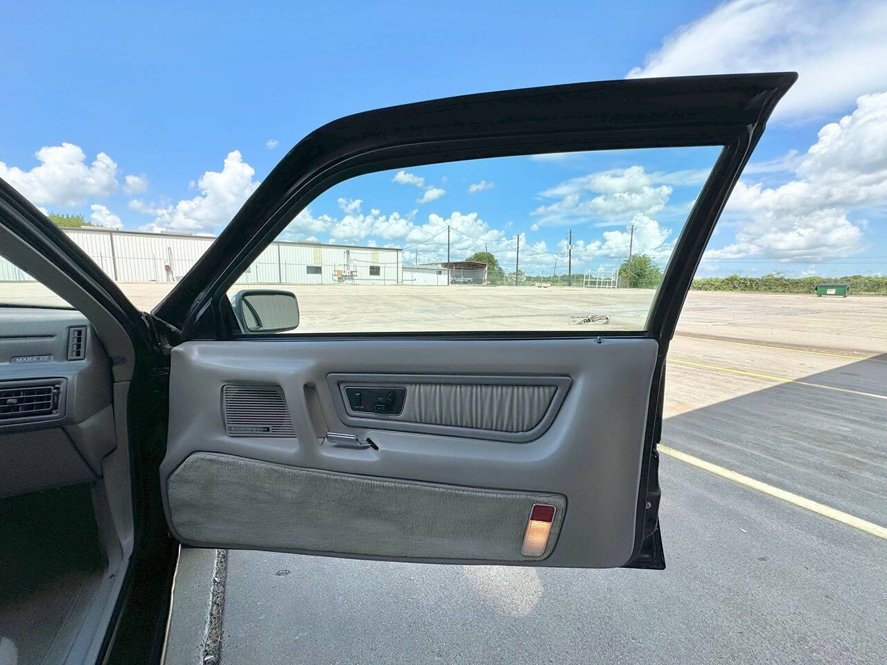 1992 Lincoln Mark VII for sale at Carnival Car Company in Victoria, TX